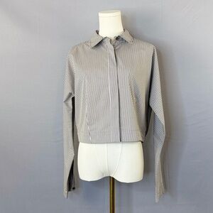 Chic & Modern Striped Cropped Button Up Lightweight Jacket With Timeless Appeal